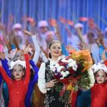 Алина Кабаева поет